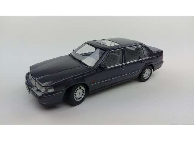 Volvo 960 1996 Aubergine Metallic - 1:18